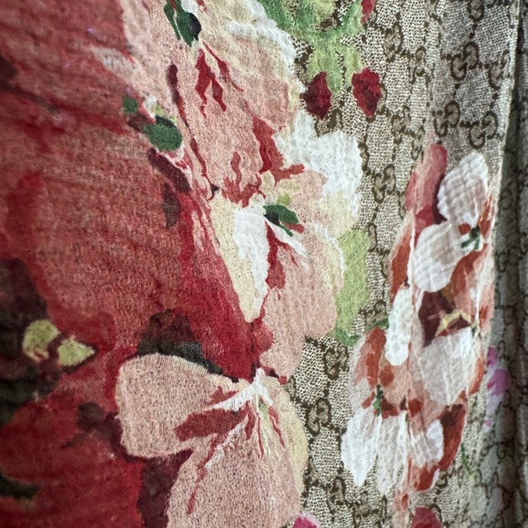 Rare Gucci wool and silk scarf perfect condition! 9.9/10 - Picture 4 of 6